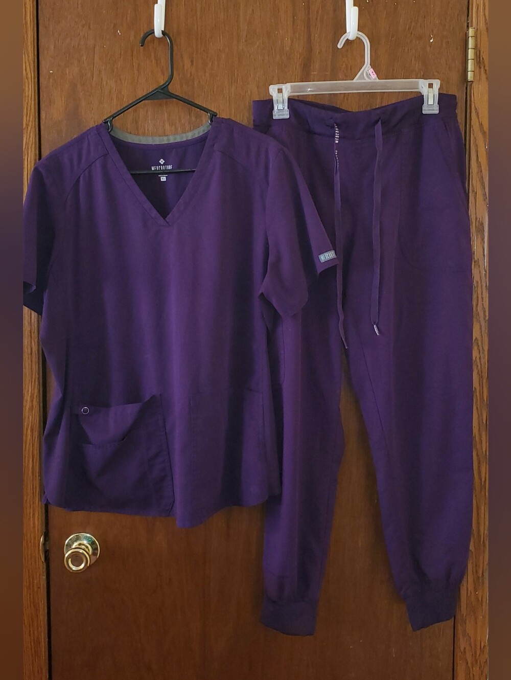 Med Couture Touch Scrub Set Eggplant Top Sz Xl Pants Sz Medium